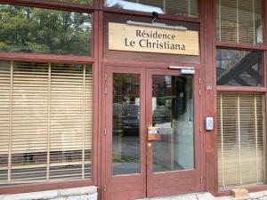 Appartement rénové au centre de La Tania avec parking - FR-1-568-47