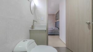 Apartamento en laureles con piscina y parqueadero 402