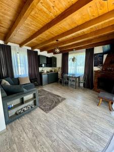 White House near Borjomi Sadgeri