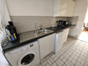 City Residence Steps from Kings Cross Station!