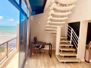 Linda Cobertura duplex na rua 261, excelente localização