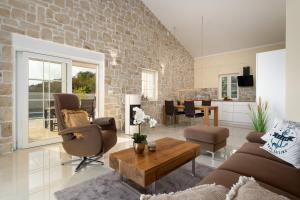 Angel Marie Villa in a calm location with sea-view 