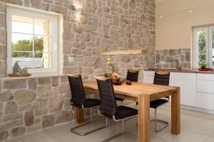 Angel Marie Villa in a calm location with sea-view 