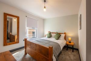 Exceptional 2BD apt with Oban Bay views - next to ferry terminal & train station