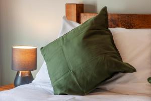 Exceptional 2BD Apt - next to ferry & train station