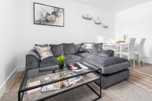 Two Bedroom Apartment - Balcony - Secure Parking - Top Rated - Underfloor Heating - 2MC