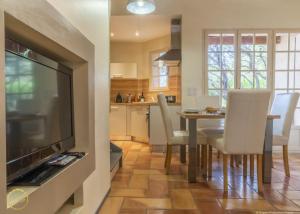 Villages vacances Les Garrigues de la Vallee des Baux : photos des chambres