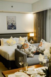 Luxe Suite at BCCT - BGCs Prime Studio - Gym, Infinity Pool with breathtaking skyline view