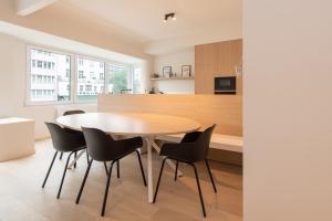 Deluxe 3 bedrooms apartment with Casino view at the beach and free parking