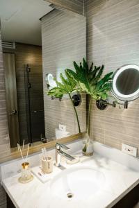 Luxe Suite at BCCT - BGCs Prime Studio - Gym, Infinity Pool with breathtaking skyline view