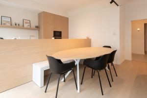 Deluxe 3 bedrooms apartment with Casino view at the beach and free parking