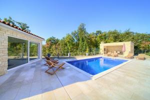 Villa with pool near, sandy beach, quiet area TRAVELER tourist agency Krk - ID 2215 