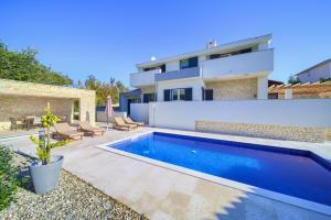 Villa with pool near, sandy beach, quiet area TRAVELER tourist agency Krk - ID 2215 