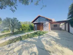 Linda Casa de Campo Nova em condomínio com piscina aquecida - 塞萨里乌兰日