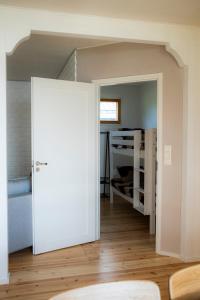 Villa Nurmenhelmi järven rannalla