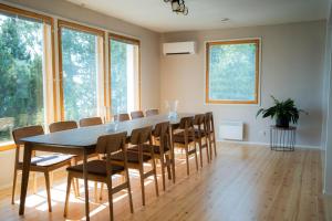 Villa Nurmenhelmi järven rannalla