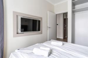 Golden Skyline Suites - Mennica Residence - Panoramic City View