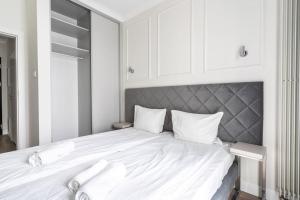 Golden Skyline Suites - Mennica Residence - Panoramic City View