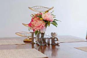 City Charm Victorian House