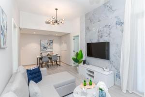 Classy 1BR Midtown Stay Near Miracle Garden by Vibel