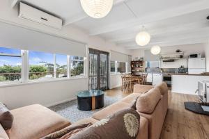 Skenes Creek Beach Retreat Free Wi-Fi Ocean views.