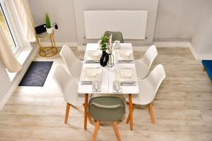 3-Bed Semi-Detached Home Swansea l Near Beach l Sleeps 6 l 4 Beds l By JMT Stays