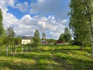 Nydelig småbruk med hus og fjøs og badstu - Setermoen