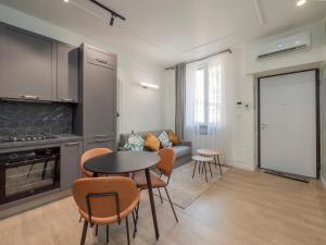 Youhosty - Modern Portello Apartment