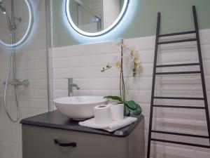 Youhosty - Modern Portello Apartment