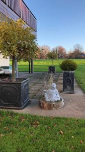 Private Room in Apartment beside Druids Glen Hotel