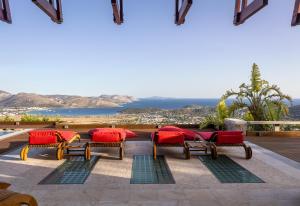 Villa TakeOff Saronida