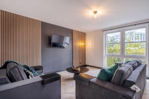 City Centre with Private Parking