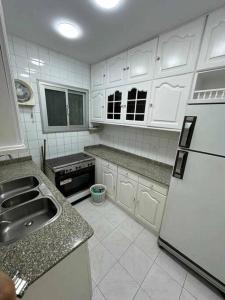 شقة ش النصر بالمعمورة بالطابق 1