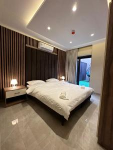 Chic Apartments For Rent ave0-3