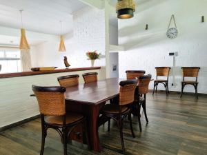 75 Protea Drive sleeps 8 guests