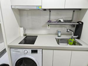 Apartment within a 1-minute walk from the 3-minute bus stop at Gochon Station