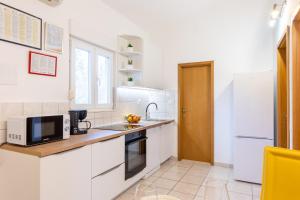 House Runjic w pool large garden and playground