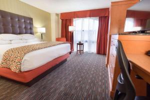 Deluxe King Room room in Drury Inn St. Louis Union Station