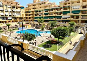 Apartment ZuMiFra with swimming pool, 300 m from the sea, with beautiful sandy beach La Mata - 4hvězdičkové hotely ve městě La Mata