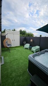 B&B / Chambres d'hotes hebergement privee Jaccuzzi en supplement : photos des chambres