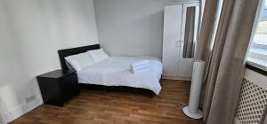 Sunny Home in Central London