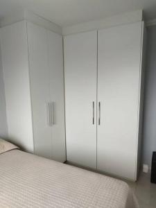 Apê próx ao metrô, com garagem e 2 quartos