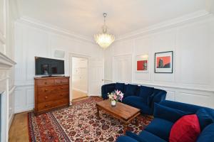 Spacious Soho Home On Quaint Cobbled Street