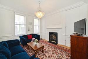 Spacious Soho Home On Quaint Cobbled Street