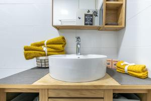 Appartements Studio Lumineux et plein de charme : photos des chambres