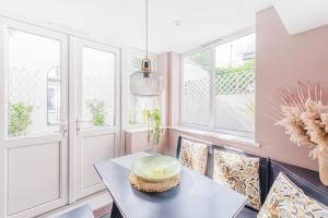 Clapham Calm 2 Bedroom Flat with Garden