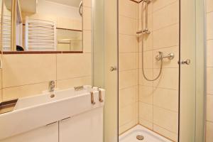 Old Tree Villa & Restaurant