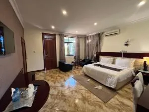 Nejobugg Palace Hotel - 育空河