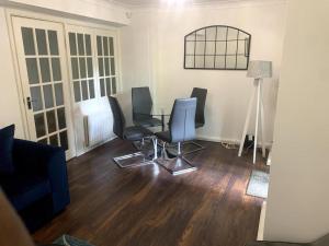 Spacious 3-bed apartment close to Birmingham City with free parking with Netflix contractor stays welcome