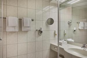 Family Room room in H+ Hotel Stuttgart Herrenberg